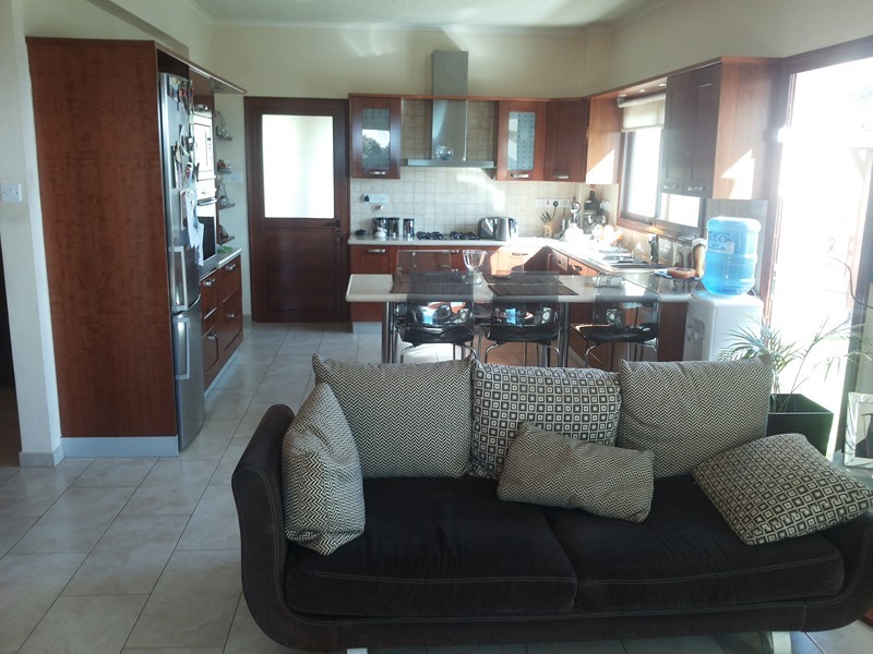 3bd HOUSE AT PAREKKLISHIA