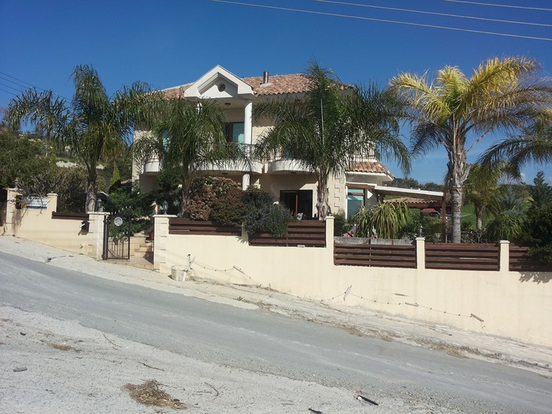 3bd HOUSE AT PAREKKLISHIA