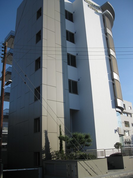 BUILDING OR OFFICES ON A COMMERCIAL ROAD